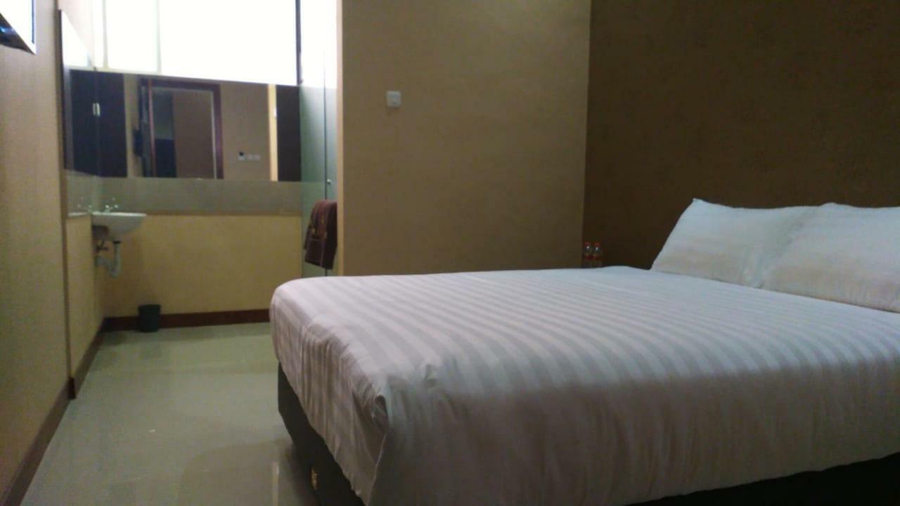 Hotel Great Star Ngadipuro Esterno foto